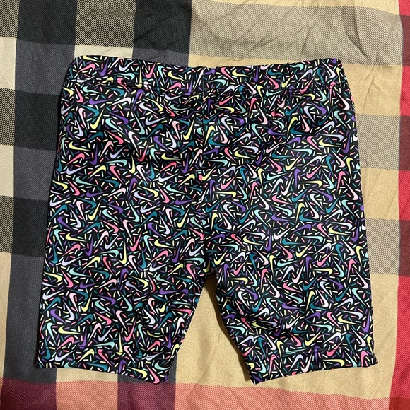 Nike Girls Multicolor Shorts - Picture 2 of 3